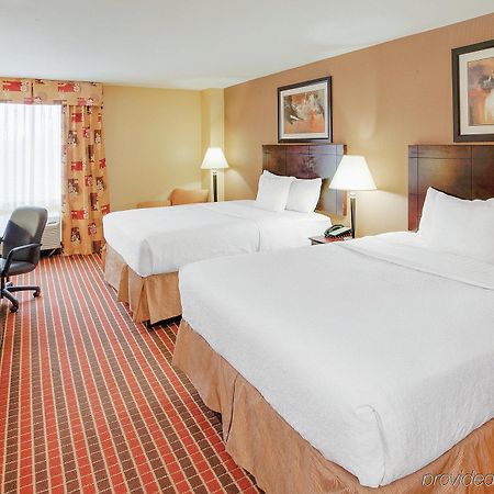 La Quinta Inn & Suites Pittsburgh North McCandless Township エクステリア 写真