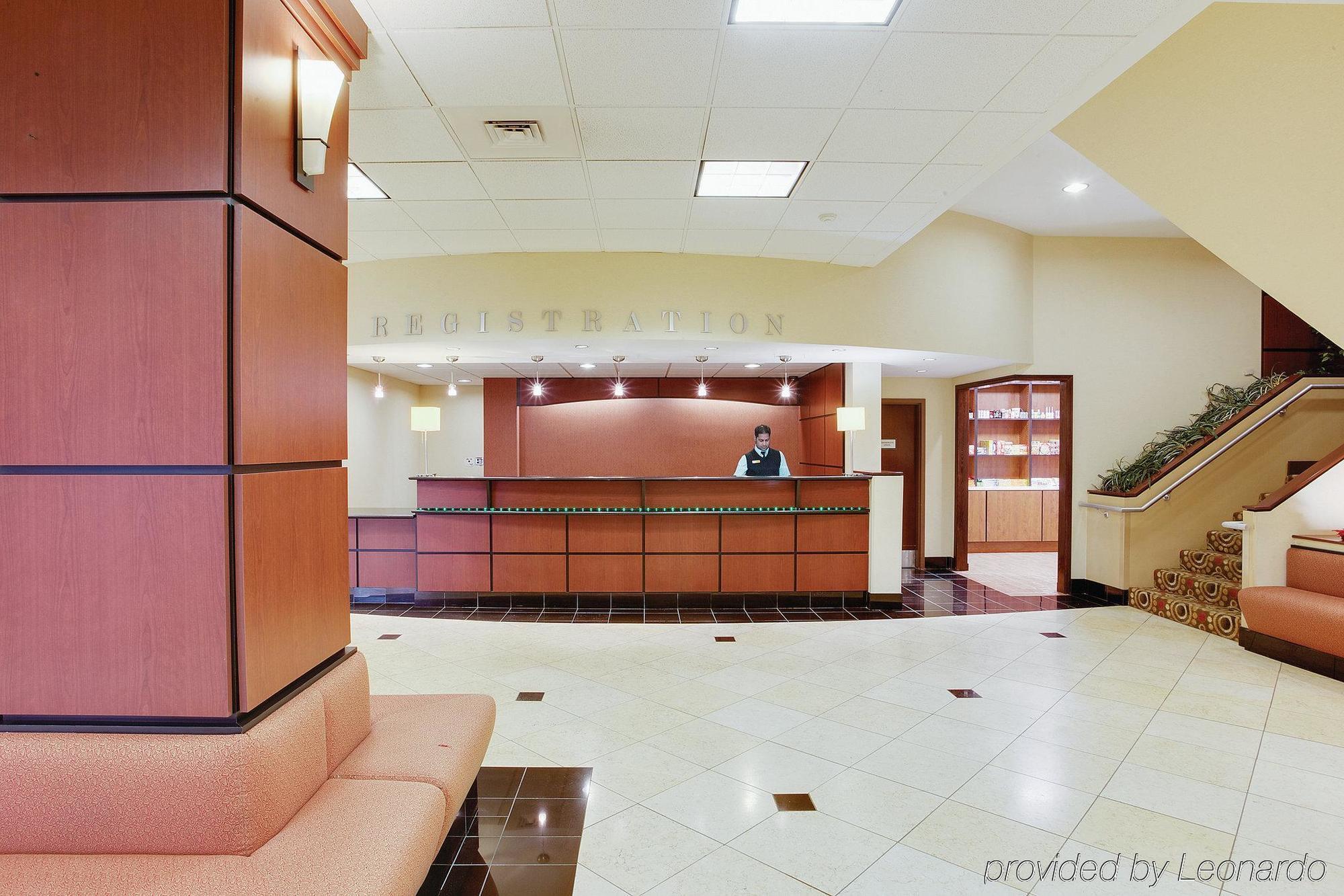 La Quinta Inn & Suites Pittsburgh North McCandless Township エクステリア 写真