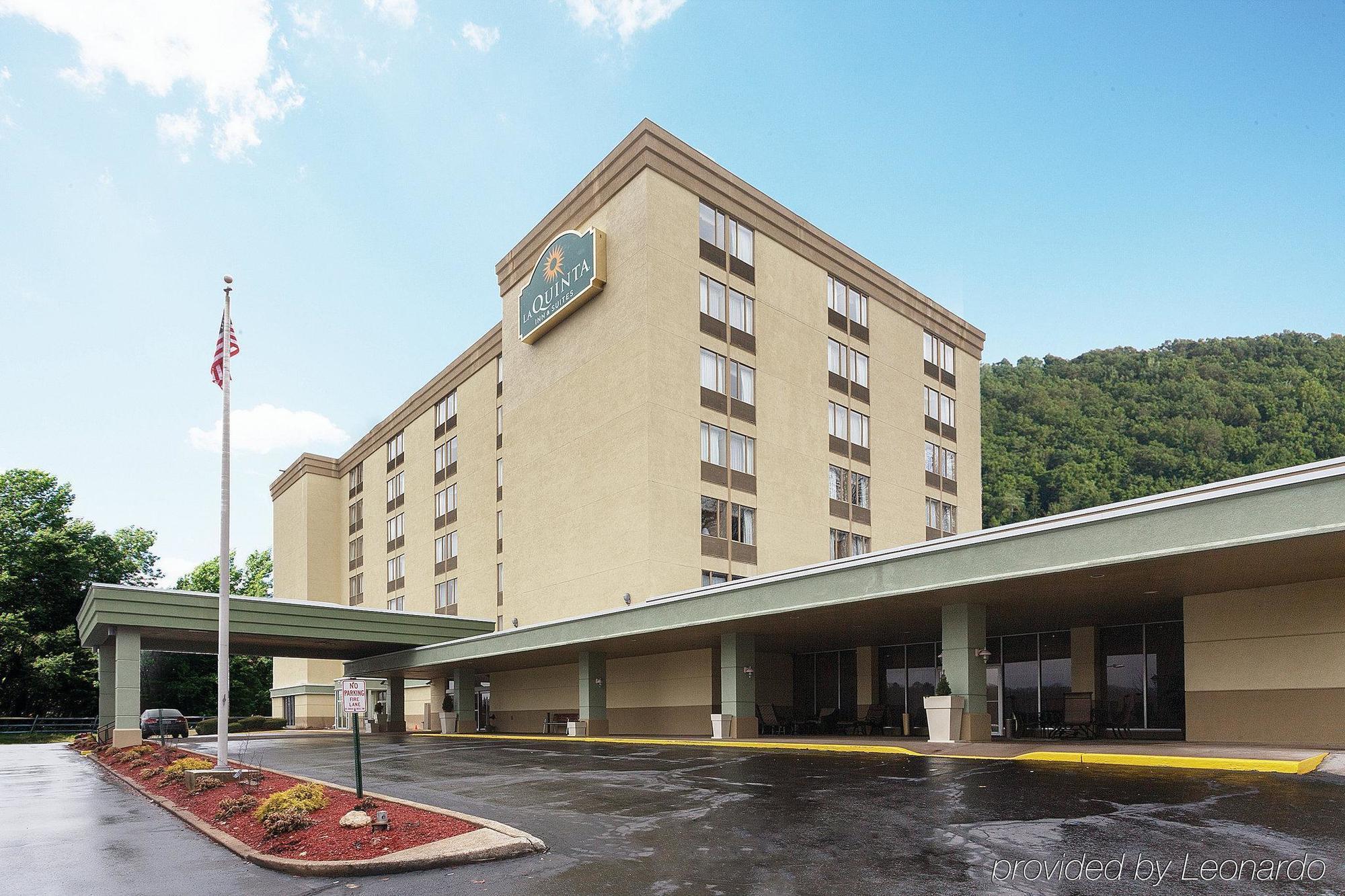 La Quinta Inn & Suites Pittsburgh North McCandless Township エクステリア 写真