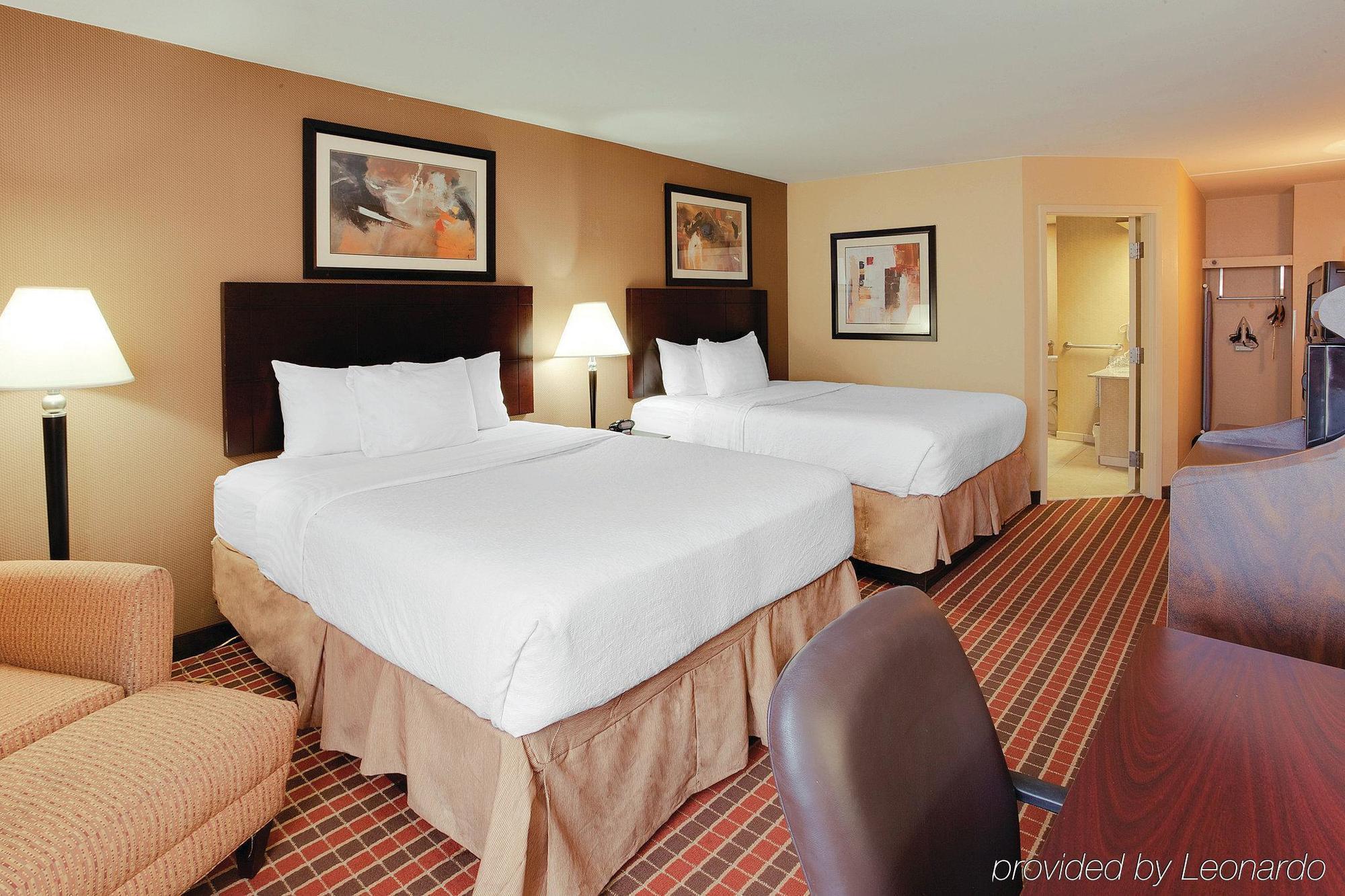 La Quinta Inn & Suites Pittsburgh North McCandless Township エクステリア 写真