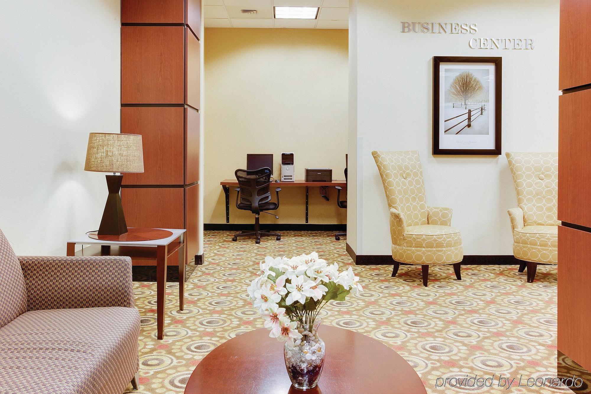 La Quinta Inn & Suites Pittsburgh North McCandless Township エクステリア 写真