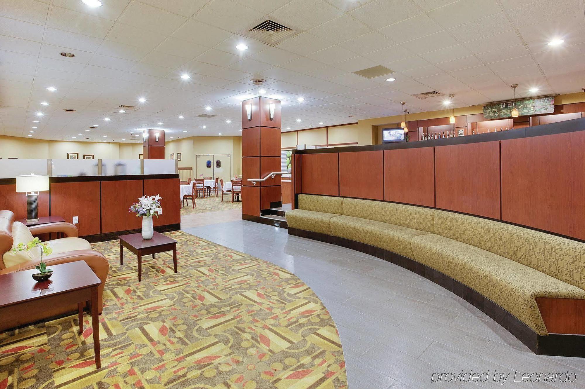 La Quinta Inn & Suites Pittsburgh North McCandless Township エクステリア 写真