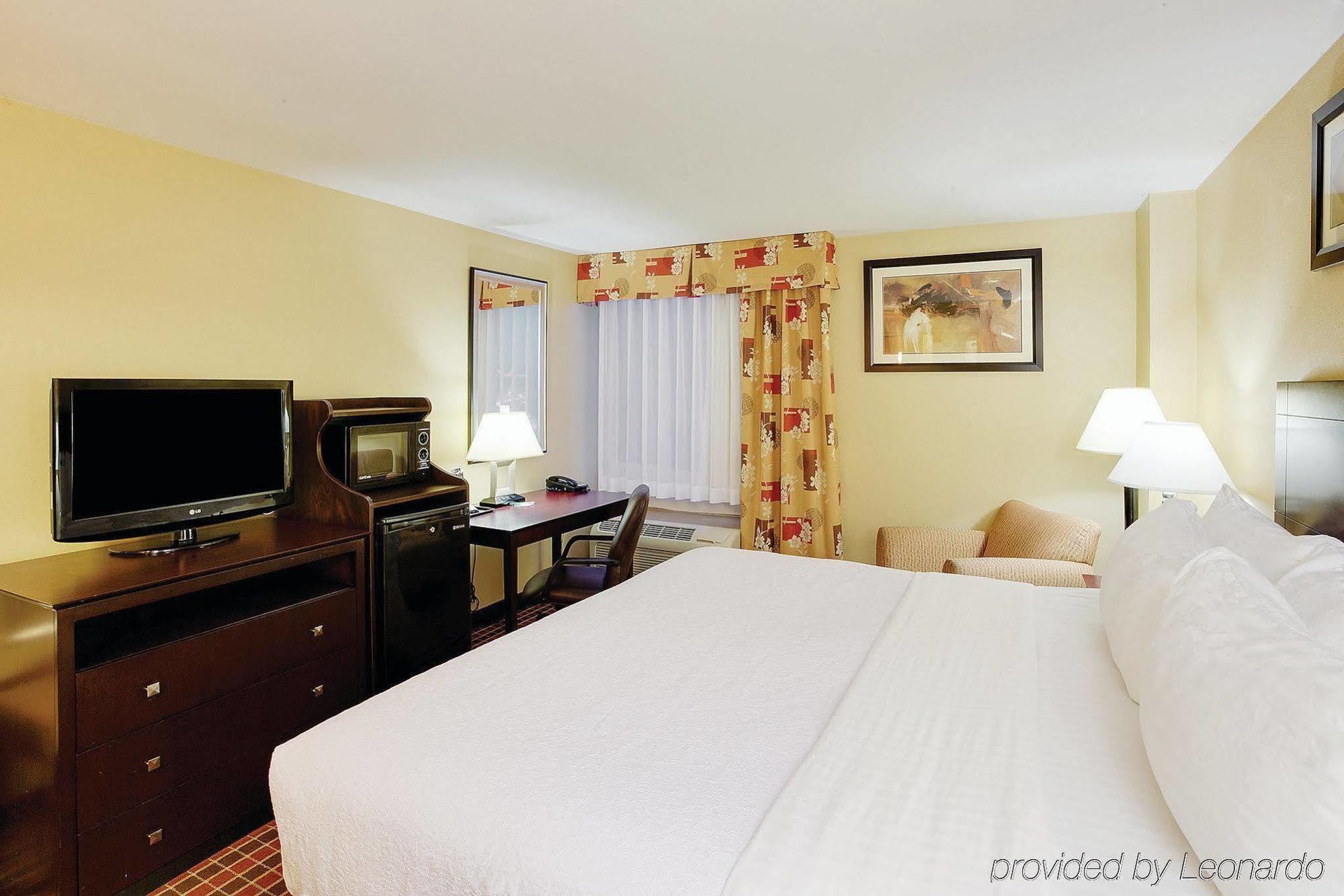 La Quinta Inn & Suites Pittsburgh North McCandless Township エクステリア 写真